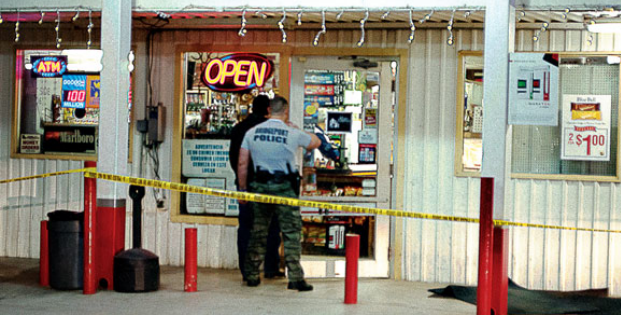 Officers investigate a Dec. 24 robbery at West Side Grocery in Bridgeport. Messenger photo by Jake Harris.